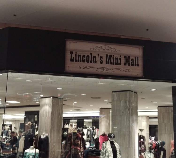lincolns-mini-mall-photo